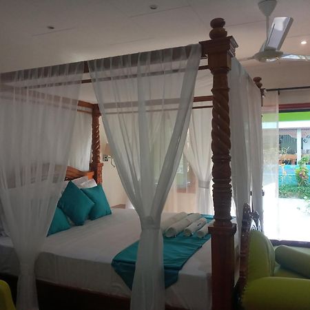 Benjamine'S Guesthouse ลาดิก ภายนอก รูปภาพ