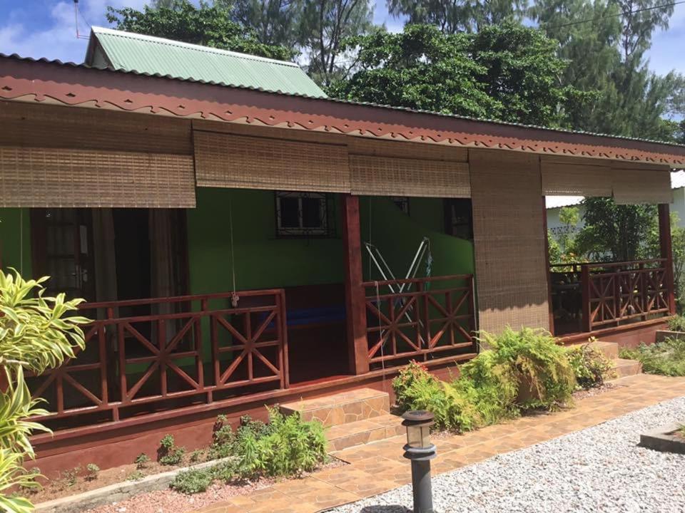 Benjamine'S Guesthouse ลาดิก ภายนอก รูปภาพ